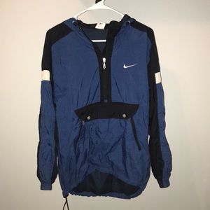 VINTAGE NIKE WINDBREAKER